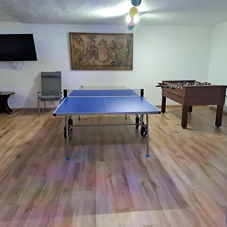 Casa Chalet, Elisa خيخون