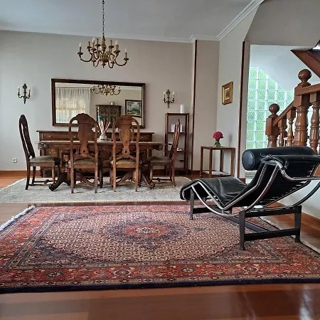 Casa Chalet, Elisa * Χιχόν